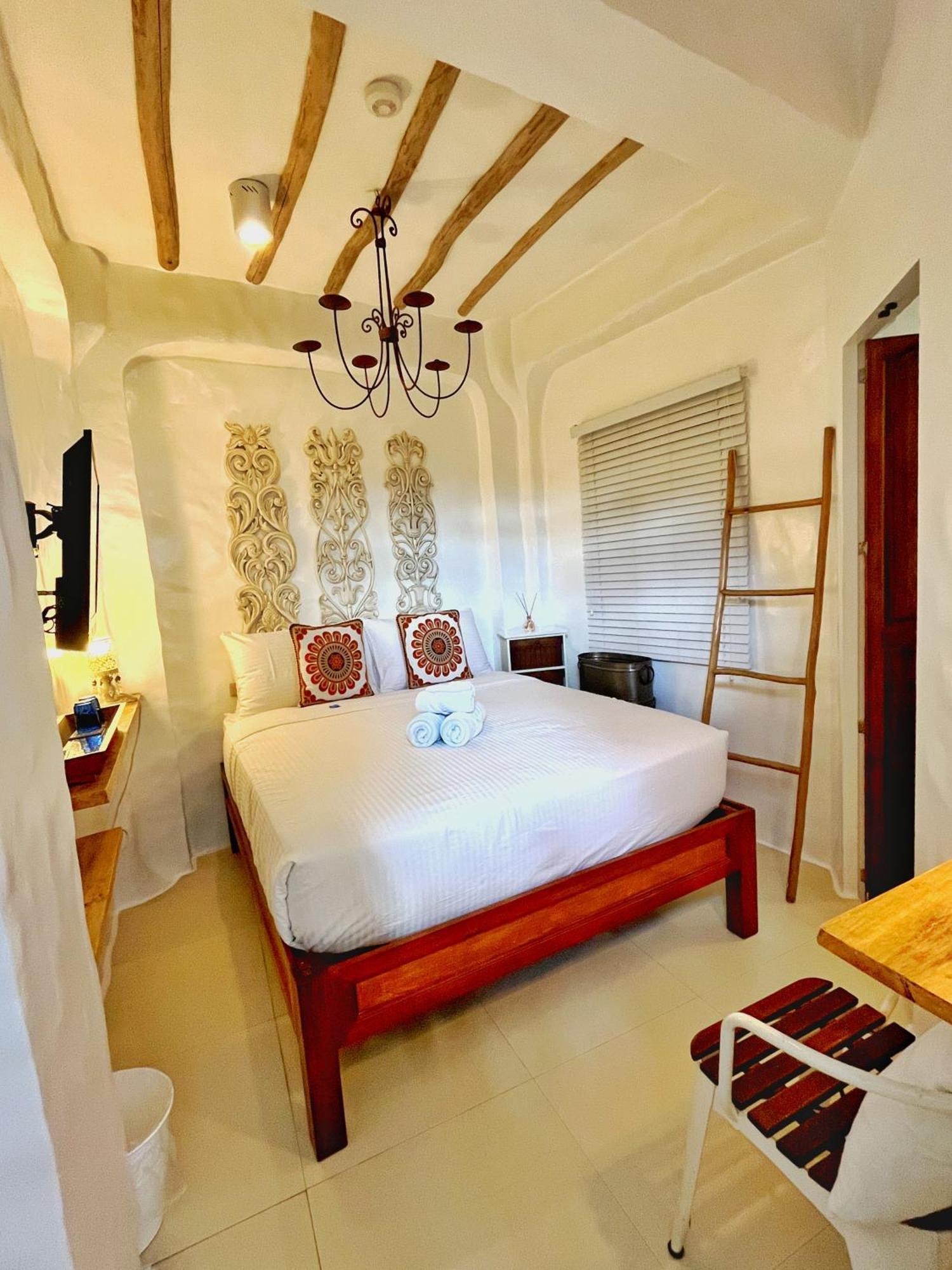 Lugar Bonito Hotel Balabag  Exterior photo
