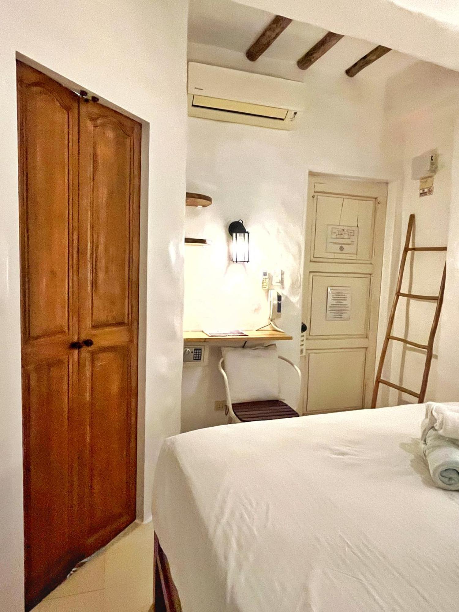 Lugar Bonito Hotel Balabag  Exterior photo